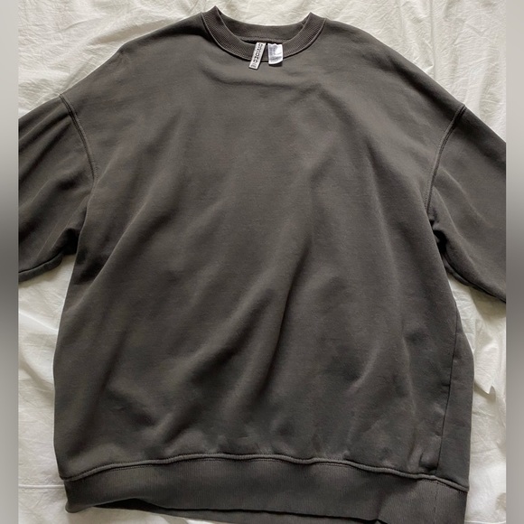 H&M Women’s pullover sweater size medium - Picture 1 of 1